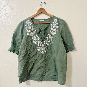 Lucky Brand Boho Blouse - White Embroidered Flowers - sz M